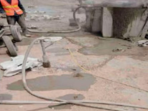 开封水泥混凝土路面板底注浆技术 路面脱空注浆整治方案